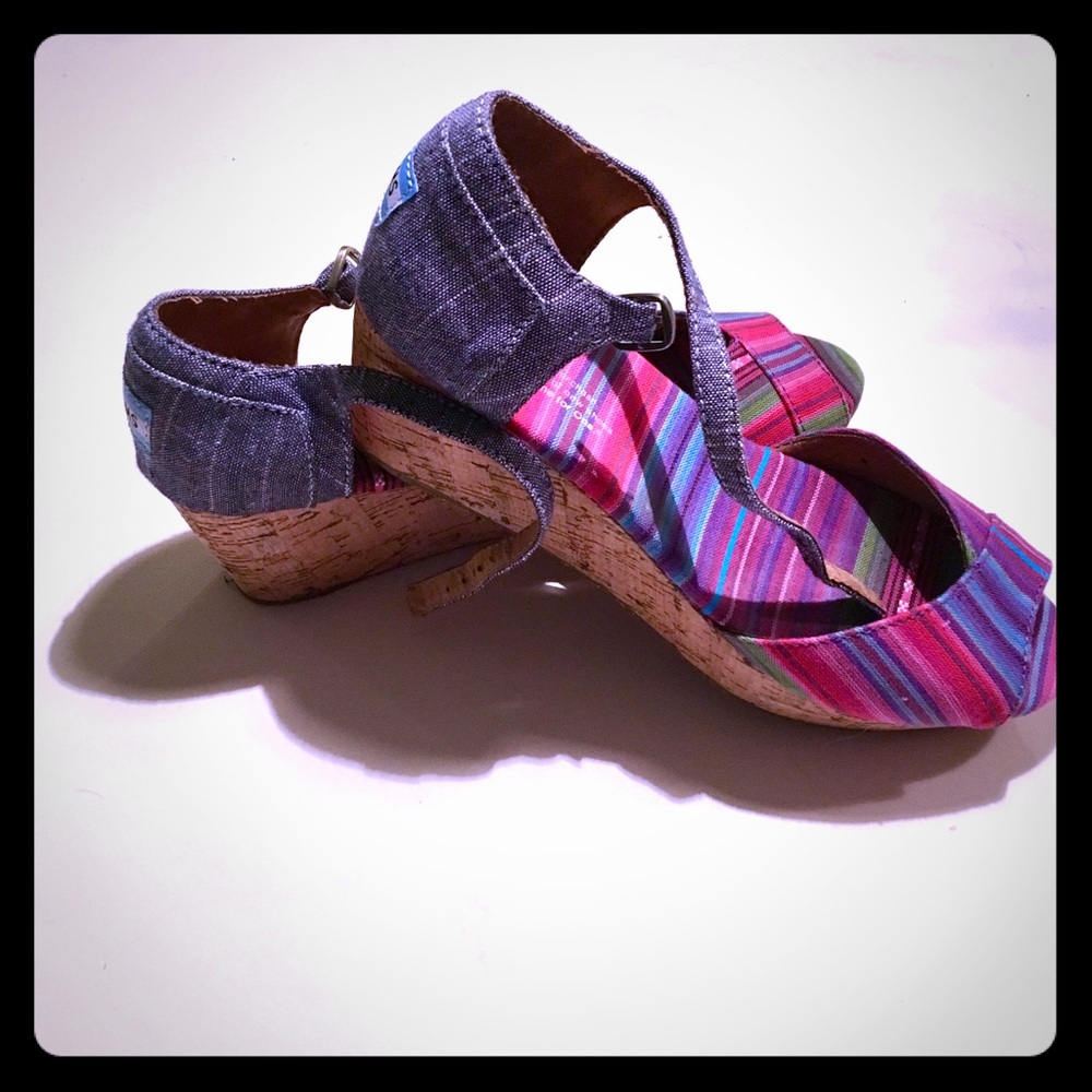 Tom’s wedge sandals